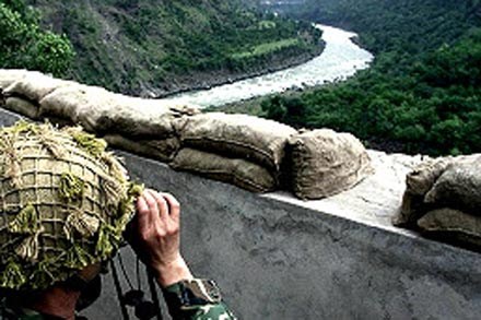 Intercambian disparos soldados de Pakistán e India